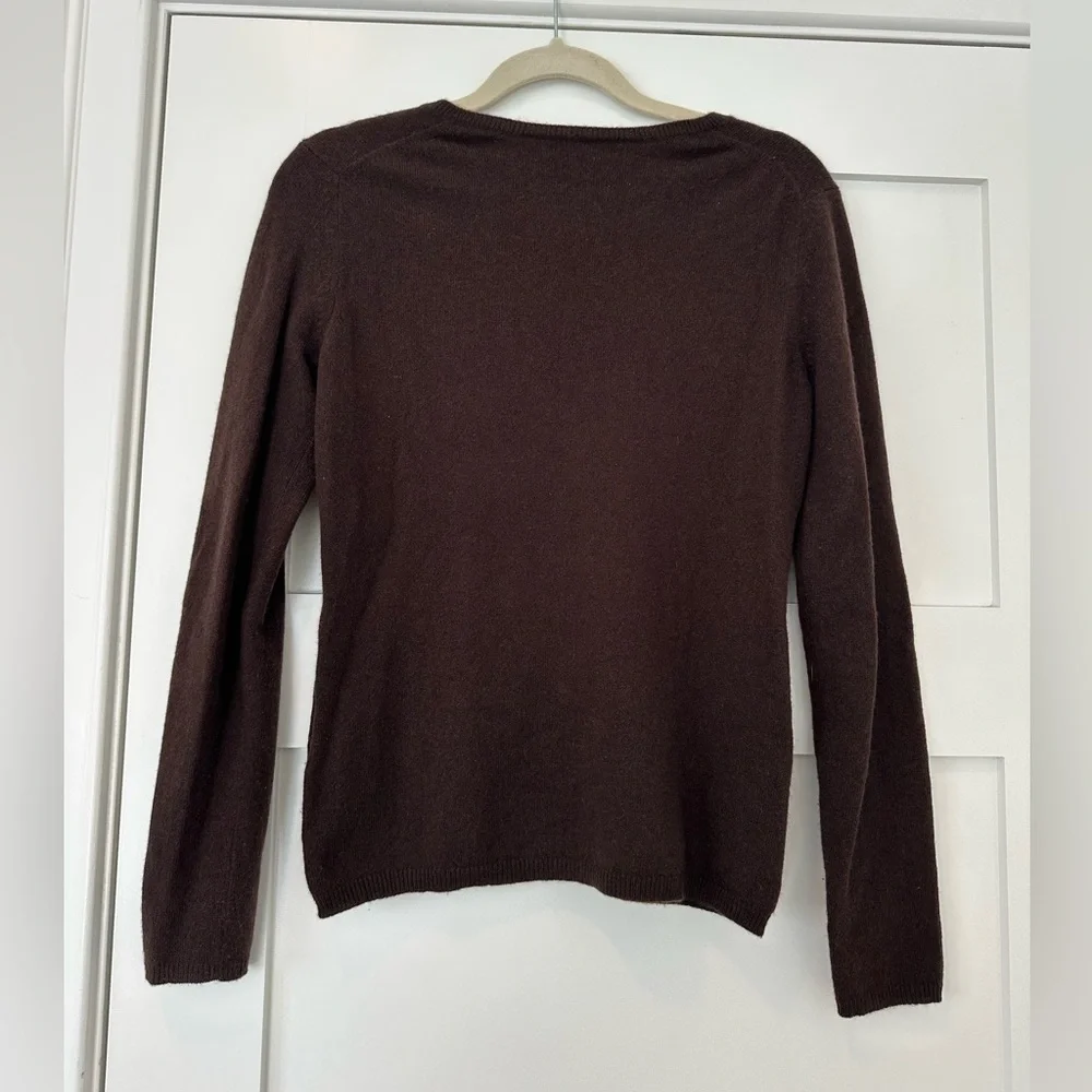 Women's Brown V-Neck Cashmere Sweater - Picture 2 of 4